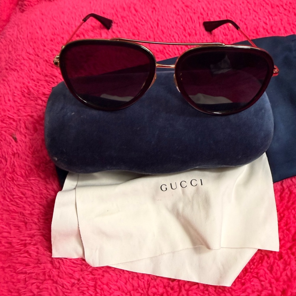 Gucci Gold and Black Aviator Sunglasses